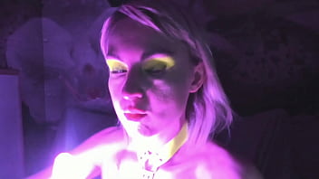 kelly copperfield deepthroats LED glowing dildo on webcam-dildo,deepthroat